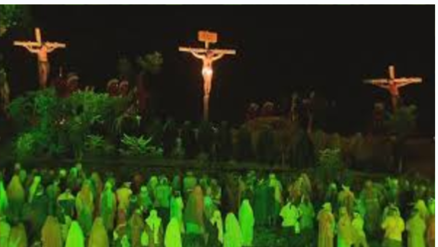 Semana Santa reúne fiéis em encenações da Paixão de Cristo no DF