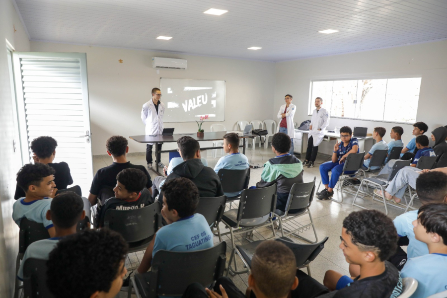 Programa Saúde na Escola leva vacinação e ações de bem-estar a estudantes em Taguatinga