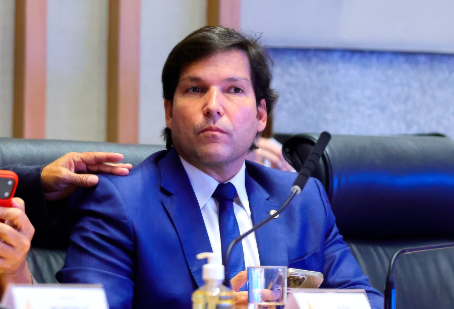 Deputado cobra explicações da Secretaria de Educação do DF sobre suposto material com conteúdo sexual em escolas